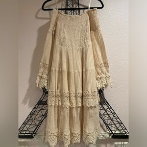 Guess ivory size small long sleeve off the shoulder midi dress